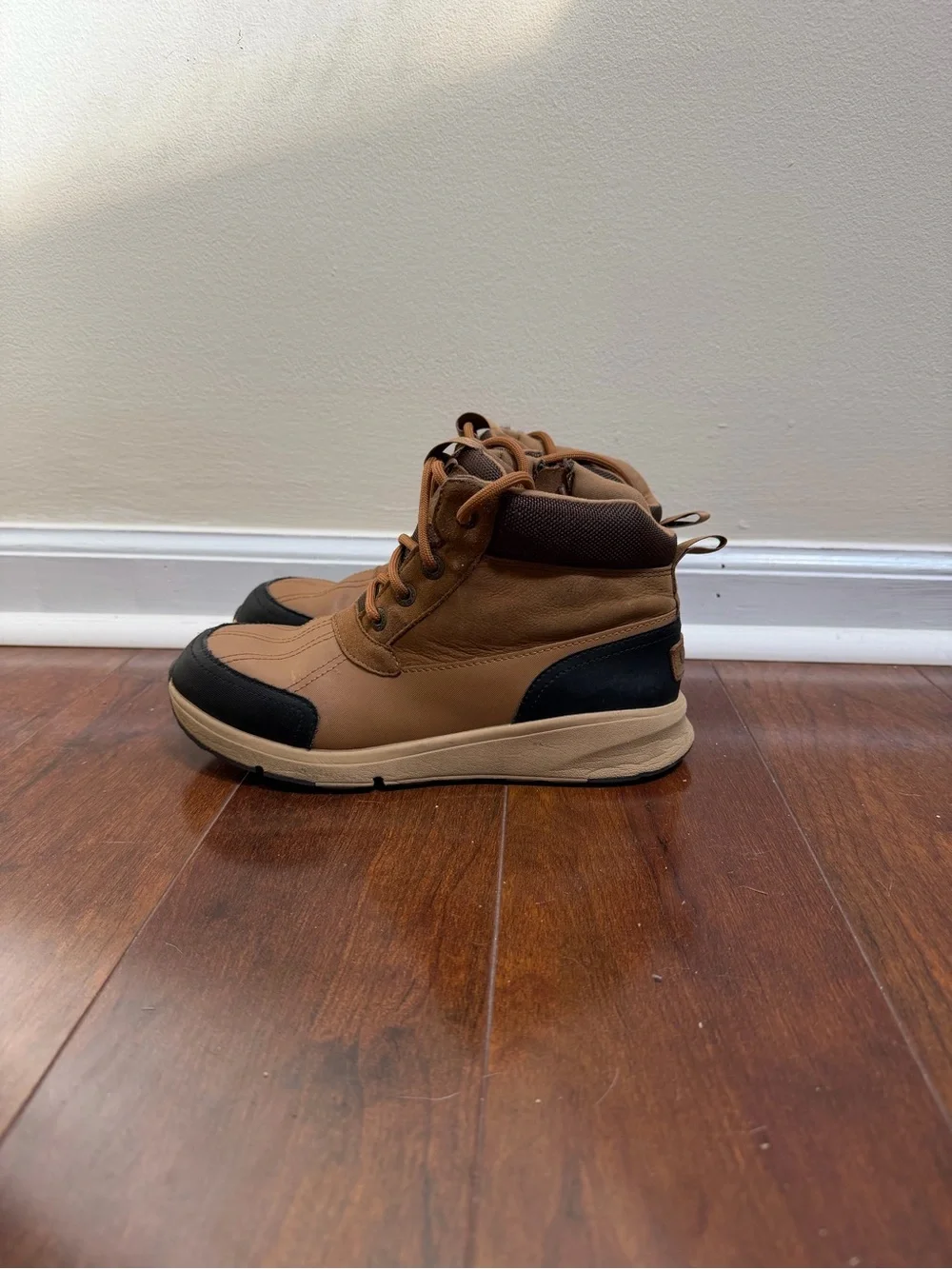 UGG Brown and Black Women's Winter Lace-Up Boots